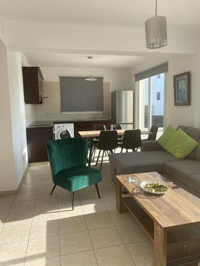 Cosy Apartment In Kato Paphos With Pool Access Eksteriør billede