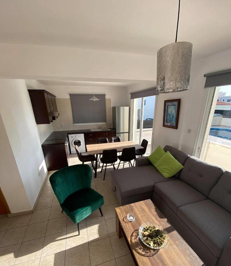 Cosy Apartment In Kato Paphos With Pool Access Eksteriør billede