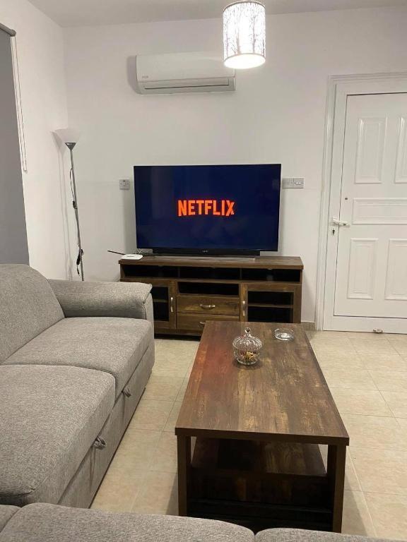 Cosy Apartment In Kato Paphos With Pool Access Eksteriør billede